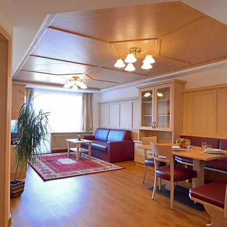 Isabell Aparthotel 4*